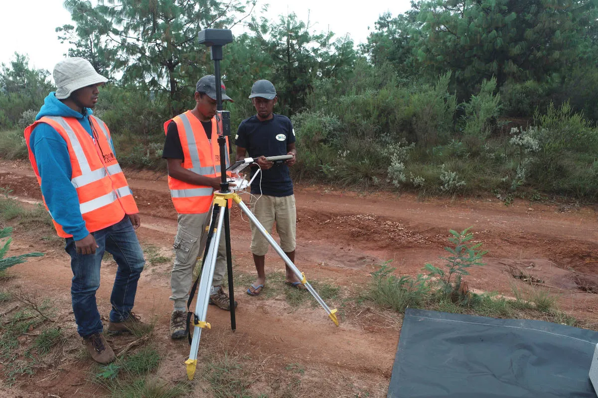 Déploiement du drone et des équipements de mesure sur le terrain